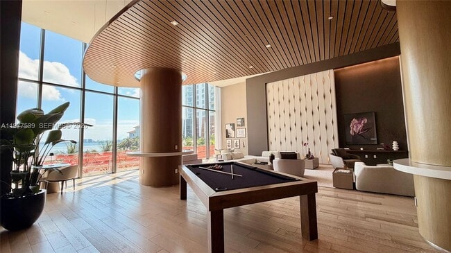 Building Photo - 460 NE 28th St