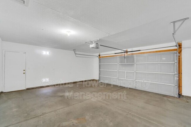 Building Photo - 2401 E Derringer Way