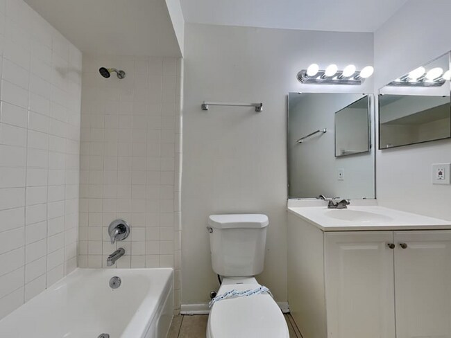 Building Photo - 4419 Orangebrook Dr