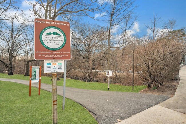 Building Photo - 280 Bronxville Rd
