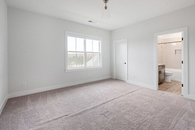 Building Photo - 805 Regimental Dr