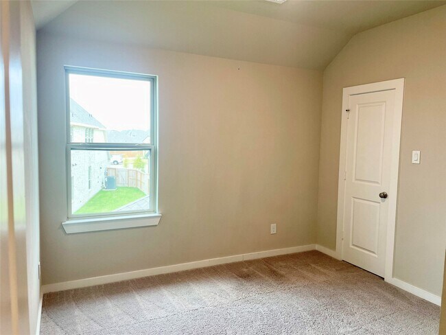 Building Photo - 4927 Shore Arbor Ln