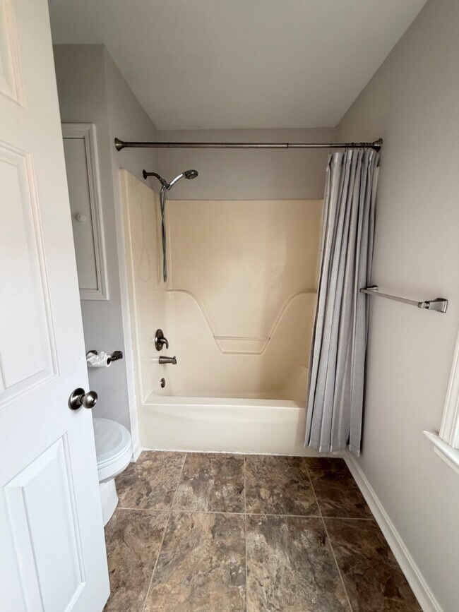 Building Photo - 525 Vineleaf Dr