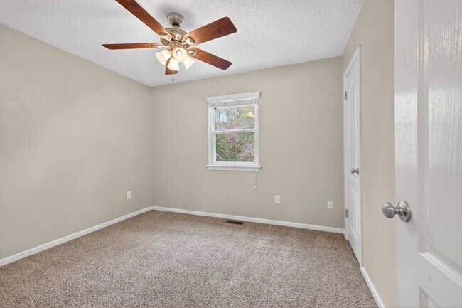 Building Photo - Virginia Beach Gem – 3 Bed, 2.5 Bath with Fenced Yard & Modern Upgrades