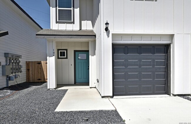 Building Photo - 11326 Clearmine St