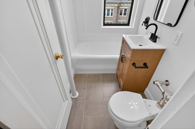 Building Photo - 137 Englewood Ave