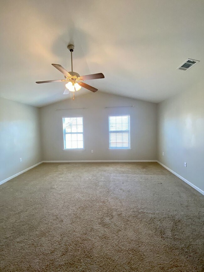 Building Photo - 4BR/2.5BA Home Located in Hampden Village