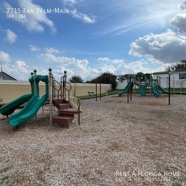 Building Photo - 2715 Fan Palm Dr