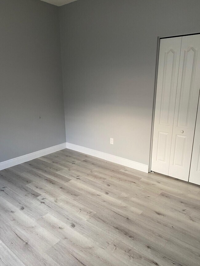 Building Photo - 1341 Flaxwood Ave