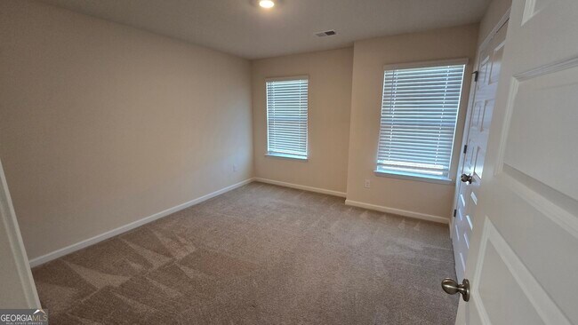 Building Photo - 13106 Vista Dr SE