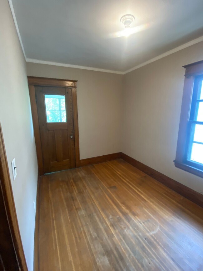 Building Photo - 103 Clay Ave