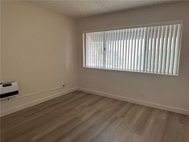 Building Photo - 318 Miraleste Dr