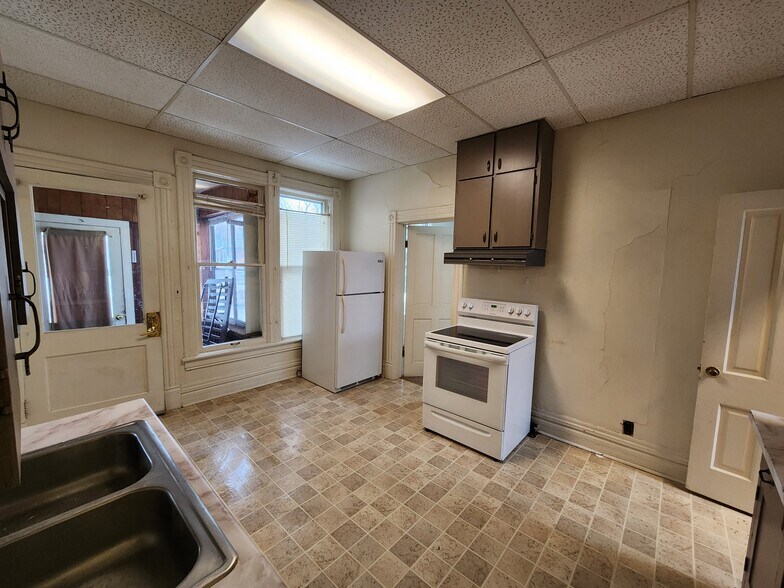 Kitchen - 352 8th St E