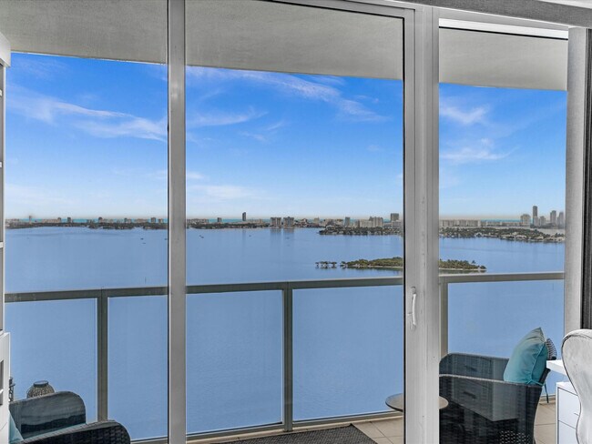 Building Photo - 665 NE 25th St