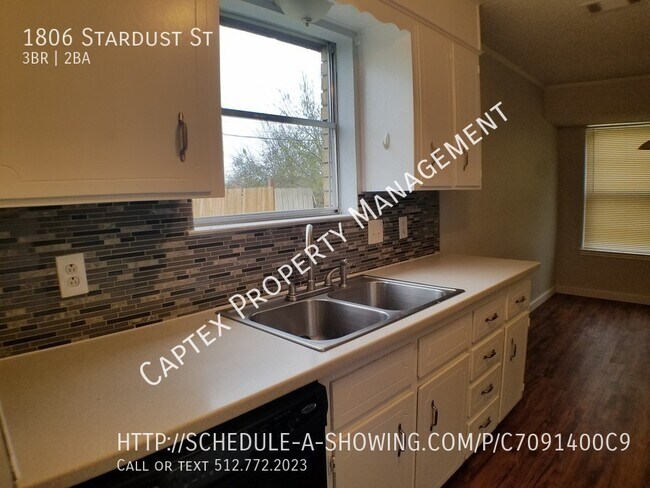 Building Photo - 1806 Stardust St