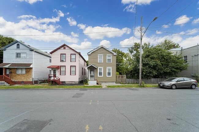 Building Photo - 1606 5th Ave
