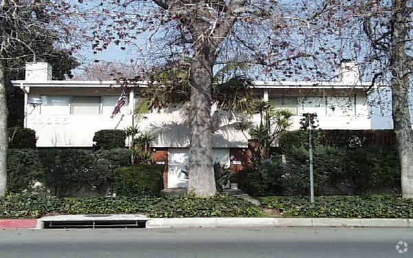 Building Photo - 13055 Moorpark St