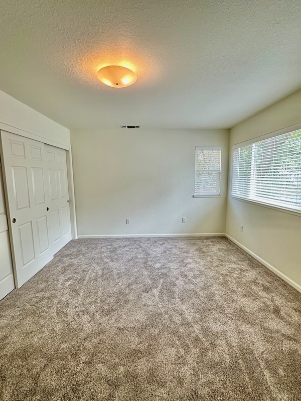 Building Photo - 515 Adriana Pl