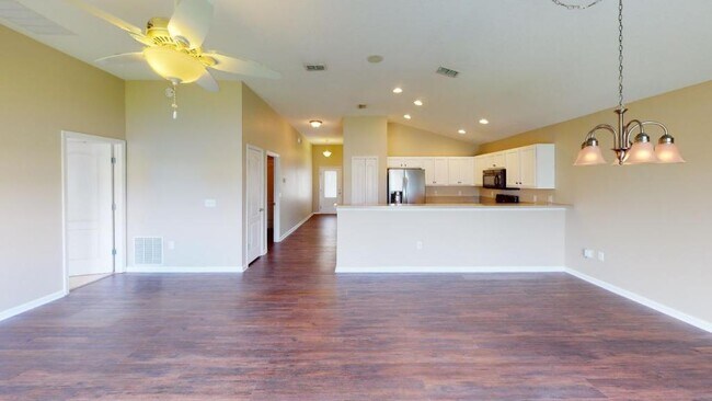 Building Photo - 77420 Cobblestone Dr