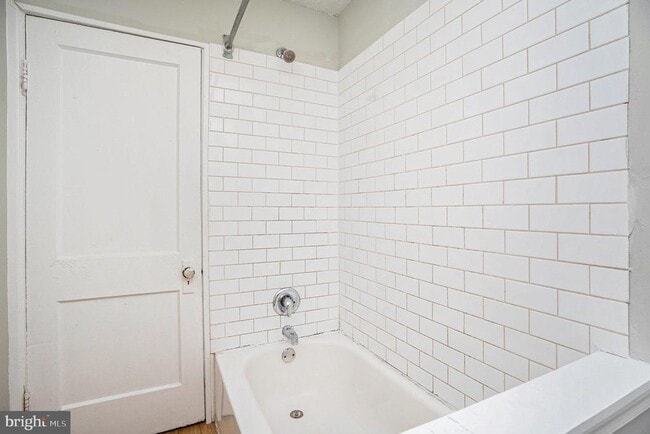 Primary Photo - 404 E Jefferson St