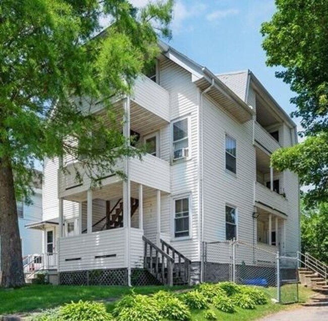 Primary Photo - 572 Gaskill St
