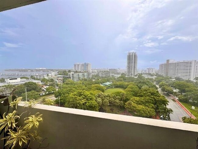 Building Photo - 5 Island Ave