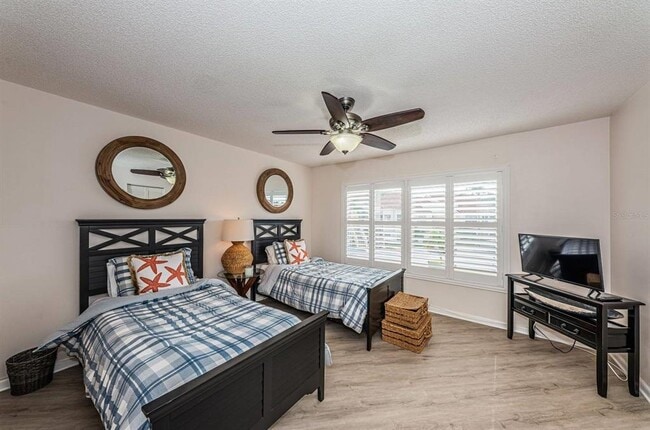 Building Photo - 6141 Bahia Del Mar Blvd S