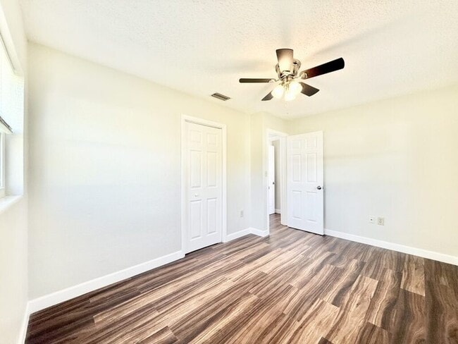 Building Photo - 1221 Jewel Ave