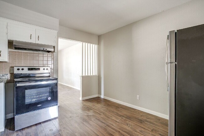 Building Photo - Charming 2-Bedroom Duplex- Recently Updated!