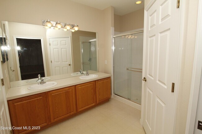 Building Photo - 912 Handsome Cab Ln