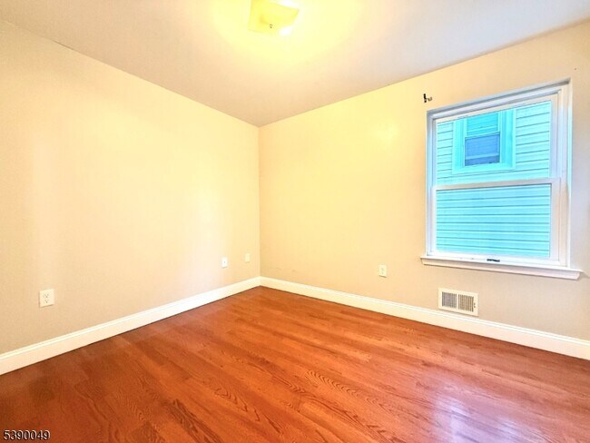 Building Photo - 942 Olive St