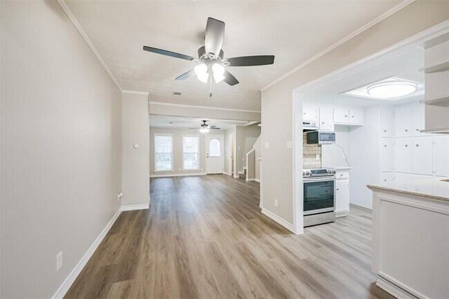 Building Photo - 433 Sunset Dr