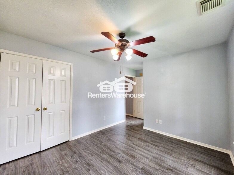 Building Photo - 11902 White Water Bay Dr