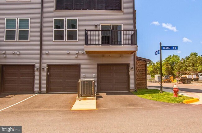 Building Photo - 43792 Middleway Ter