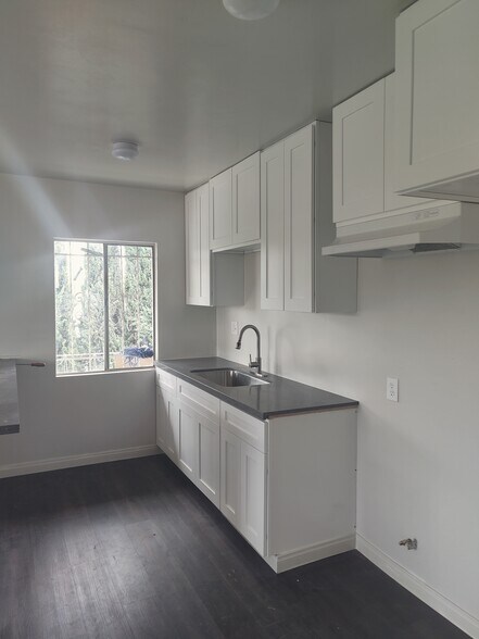 Building Photo - 2520 Malabar St