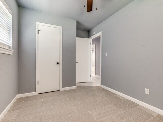 Building Photo - 14008 Gateway Dr