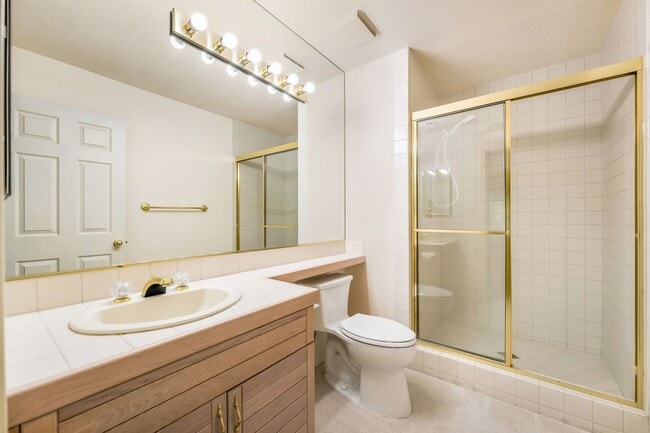 Building Photo - Charming Guard-Gated Southwest Las Vegas Townhome with Fireplace & Golf Course Views!