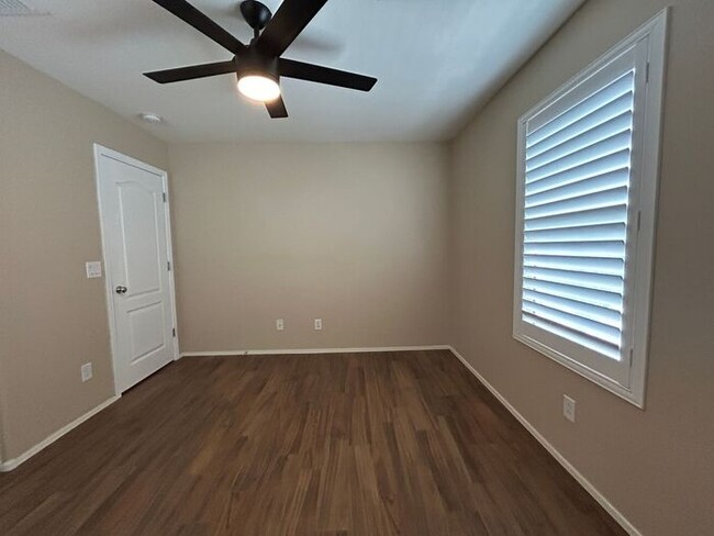 Building Photo - 2251 S Ponderosa Dr