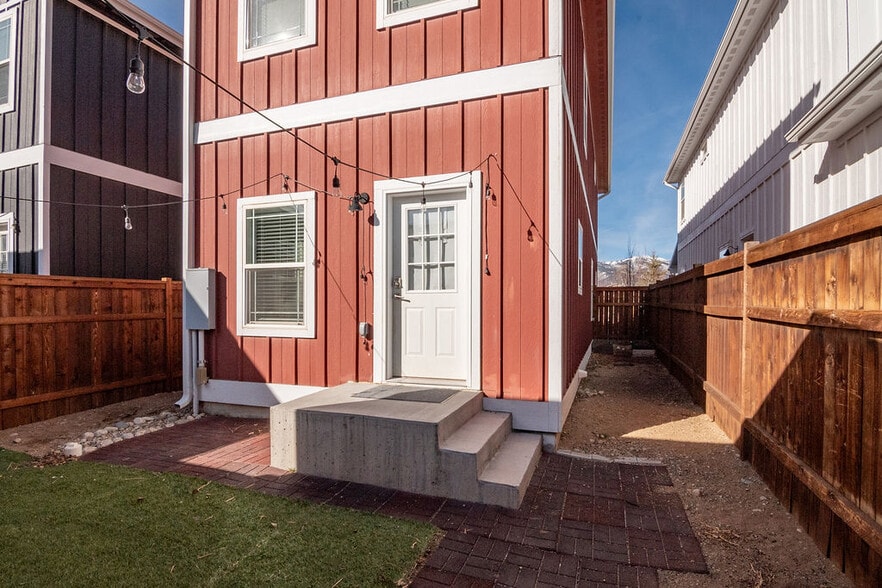 Building Photo - 120 Barnwood Cir