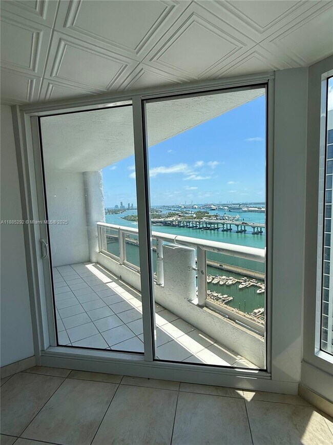 Building Photo - 1717 N Bayshore Dr