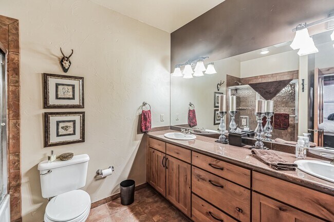 Building Photo - Downtown Frisco! Tons of space, amazing lo...