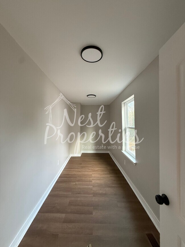 Building Photo - 233 E Cambridge Ave