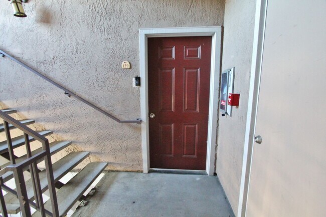 Building Photo - $2,890- GORGEOUS TWO BEDROOM CONDO IN CENTRAL FREMONT BLOCKS FROM BART