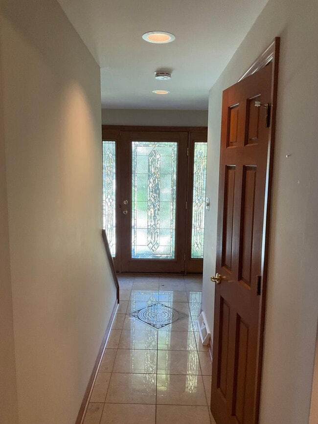Building Photo - 4-Bedroom Home with 2 Full + 2 Half Baths ...