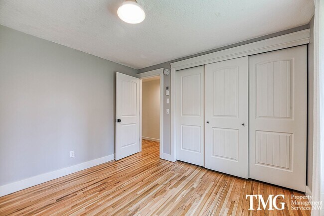 Building Photo - Classic Ranch Style home with 2 Bed 1.5 Bath and Large Backyard!