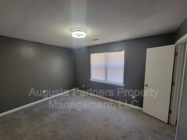 Building Photo - 1846 S Barton Dr
