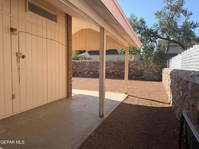 Building Photo - 1468 Plaza Verde Dr