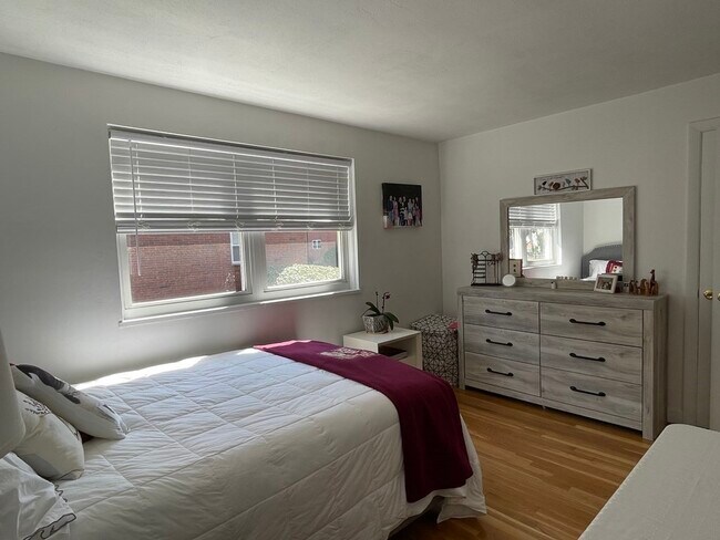 Building Photo - 32 Whitman Rd