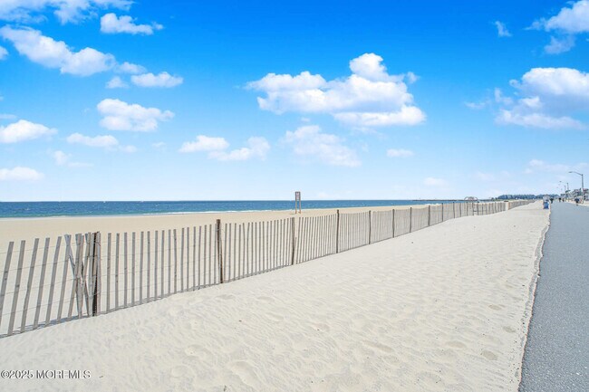 Building Photo - 257 Beach Front