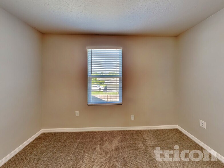 Building Photo - 19 Rosecroft Ln